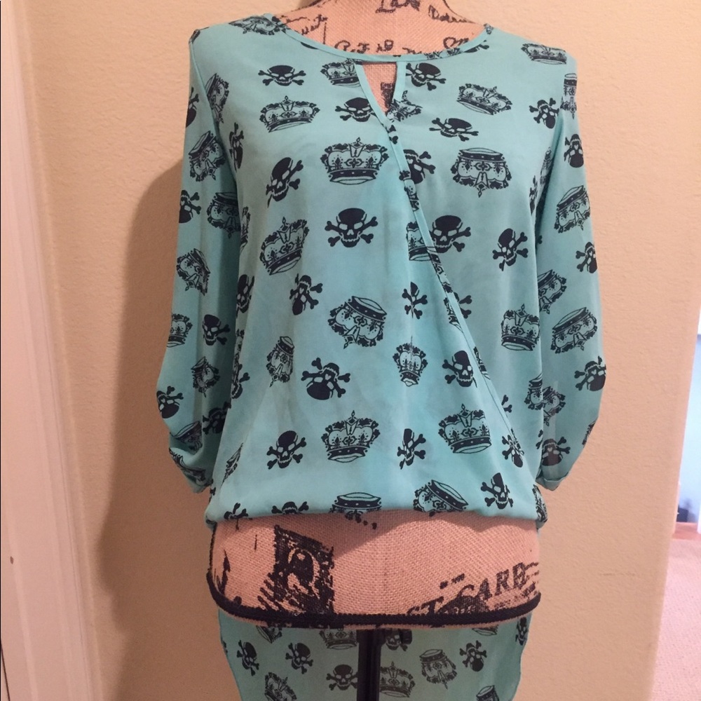 Green crown and skull top